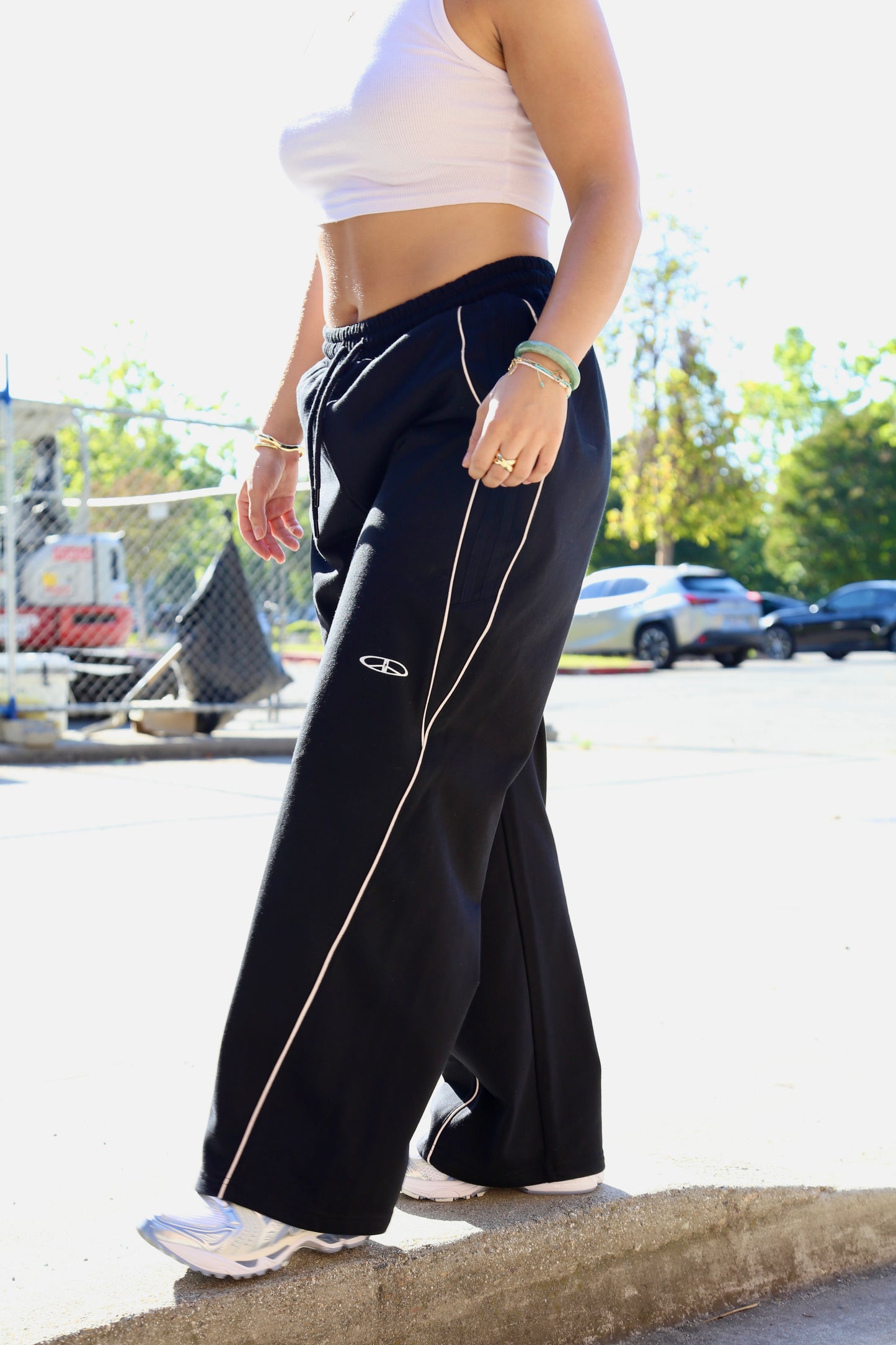 V2 UNIFORM SWEATPANTS