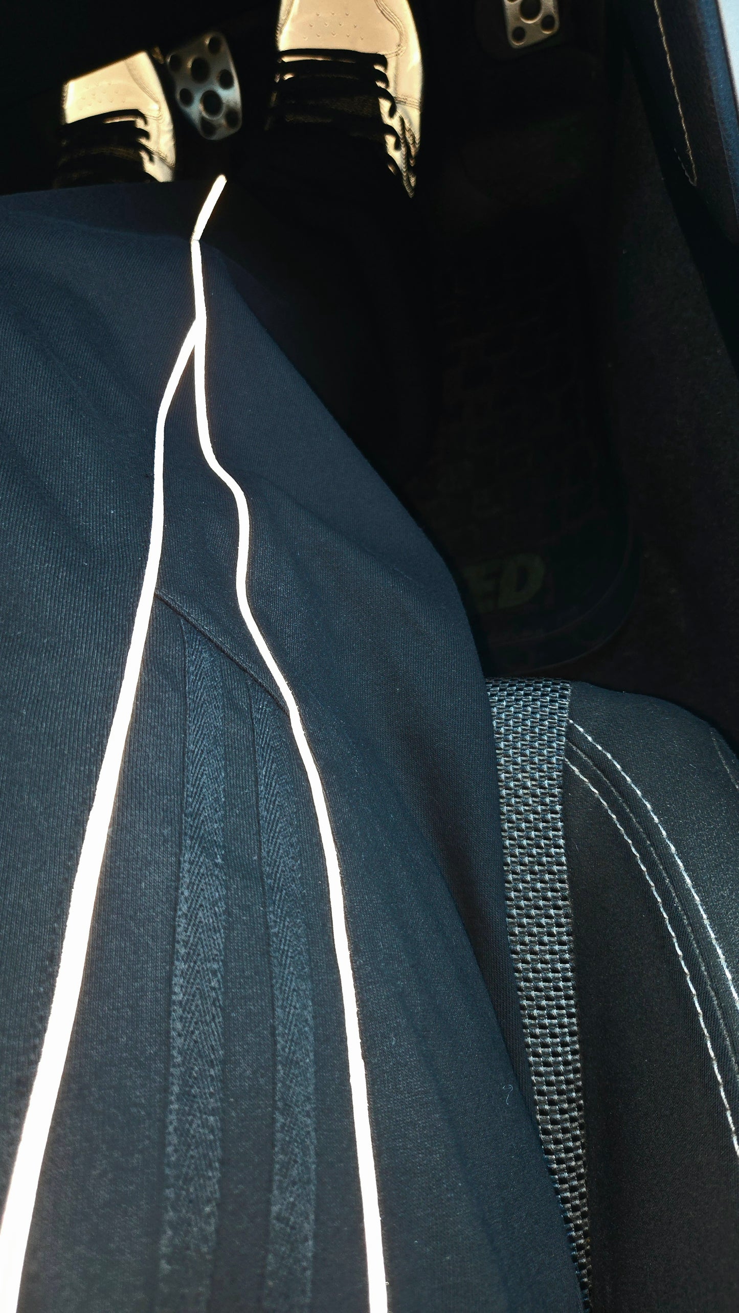 V2 UNIFORM SWEATPANTS